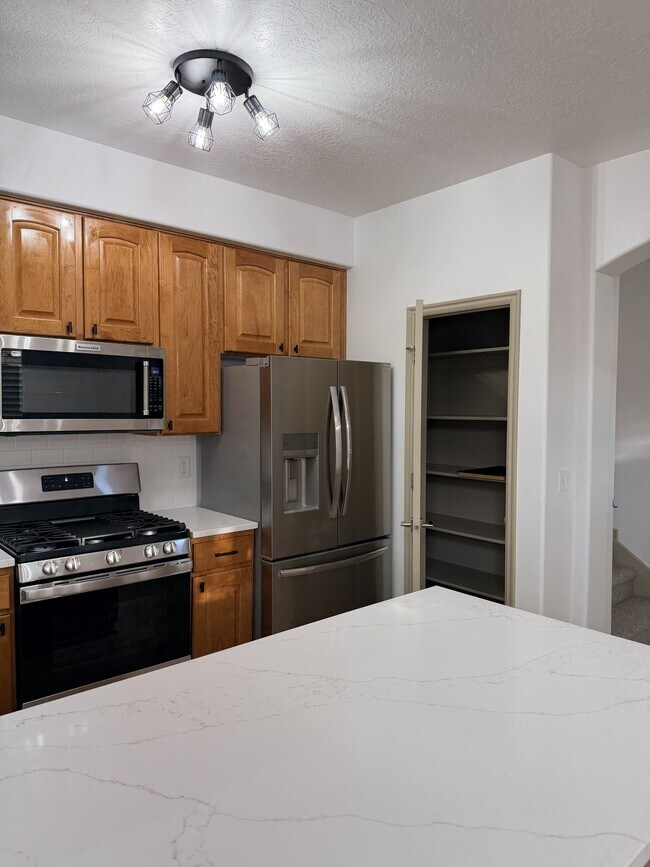 1138 Kensington Dr