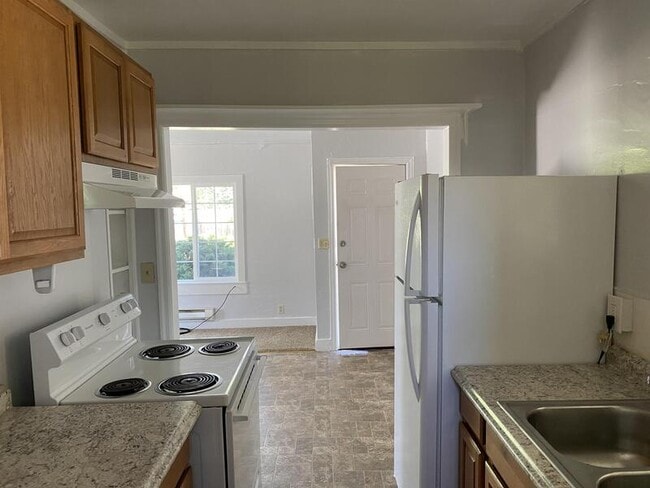 Photo - 435 NE Russell Ave