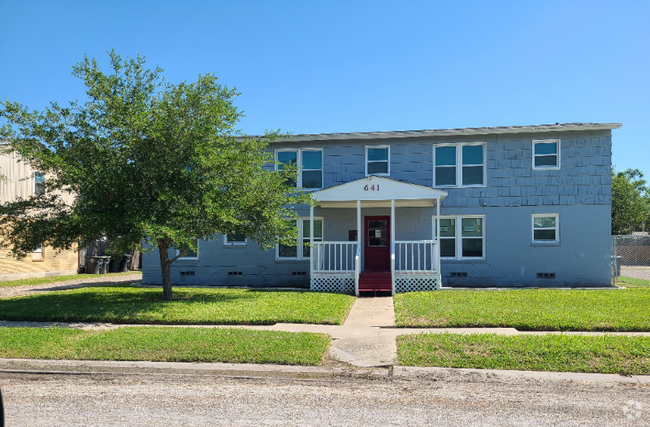 Building Photo - 641 Robinson St Rental