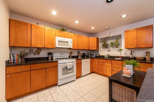 Photo - 680 W Beech St Unit B