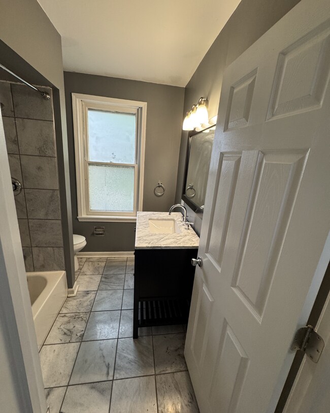 Photo - 1635 Methyl St