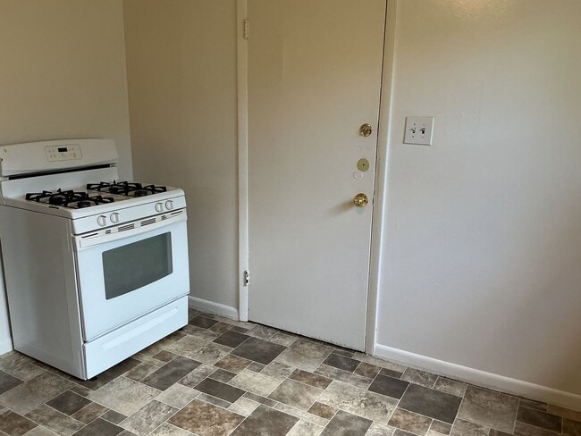 5933 N 36th St Unidad 5935 upper
