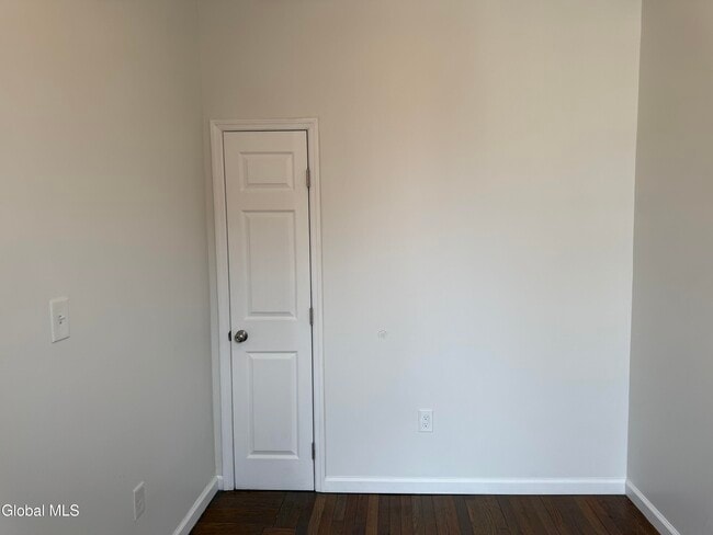 Photo - 346 Madison Ave Unidad 3