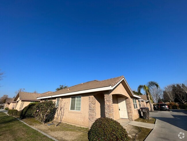 Building Photo - 2404 Unit 2304 Rental