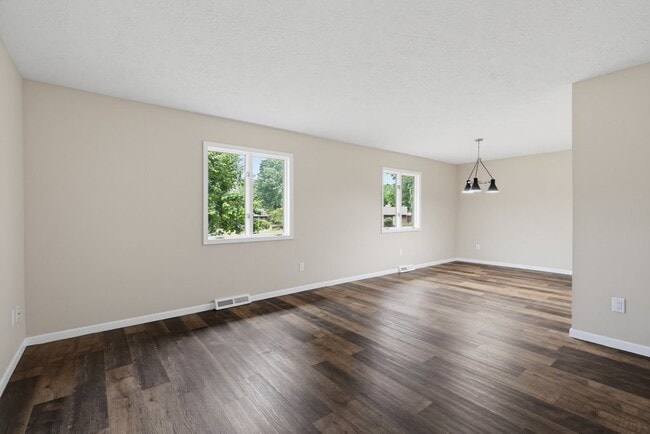 Photo - 5460 Echodell Ave NW