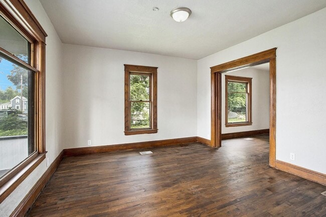 Photo - 198 Lathrop Ave