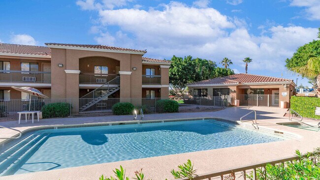 Residence at McDowell Apartments For Rent in Phoenix, AZ - Residence at McDowell