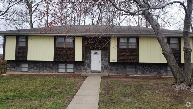 Building Photo - 2821 Roma Ln Unit D Rental