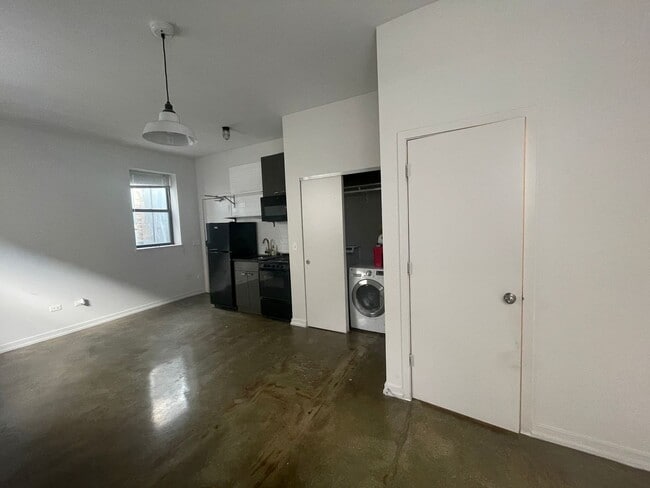 Photo - 4606 N Malden St Unit 1140-218