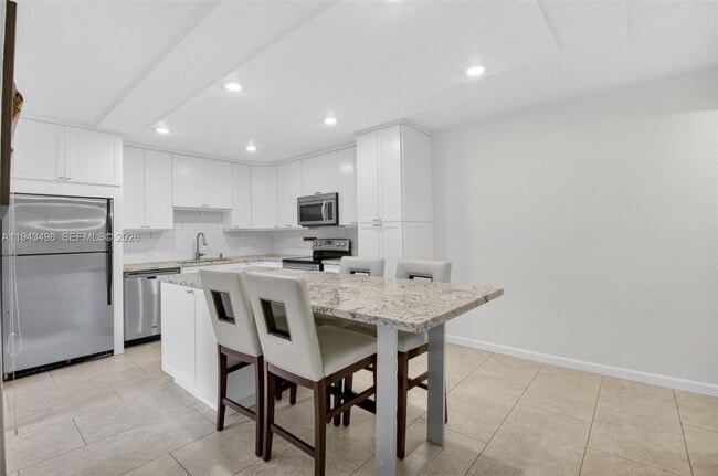 Building Photo - 3007 San Clara Dr