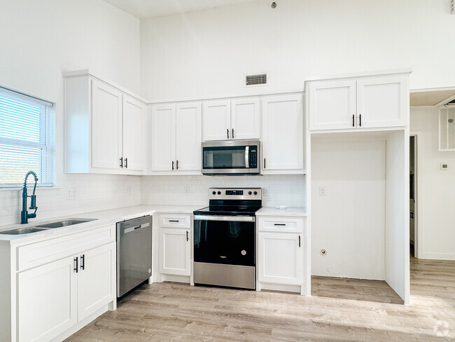Building Photo - 2817 Vinnie St Unit D Rental
