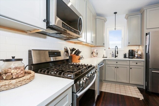 Building Photo - 50 Trident Ave Unit C