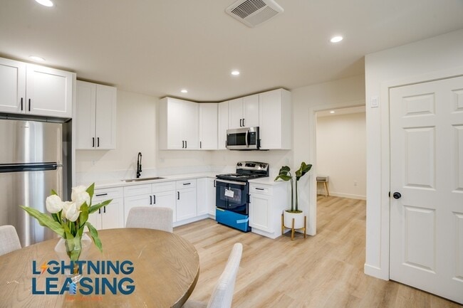 Photo - 12304 Burbank Blvd Unit 15