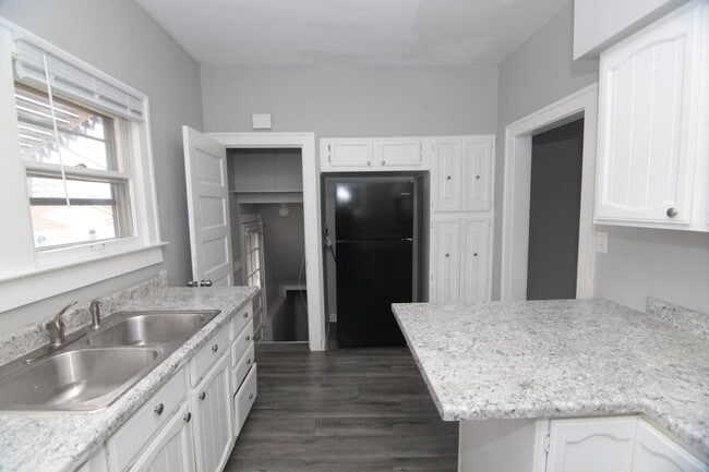 Building Photo - 2335 31st St Rental