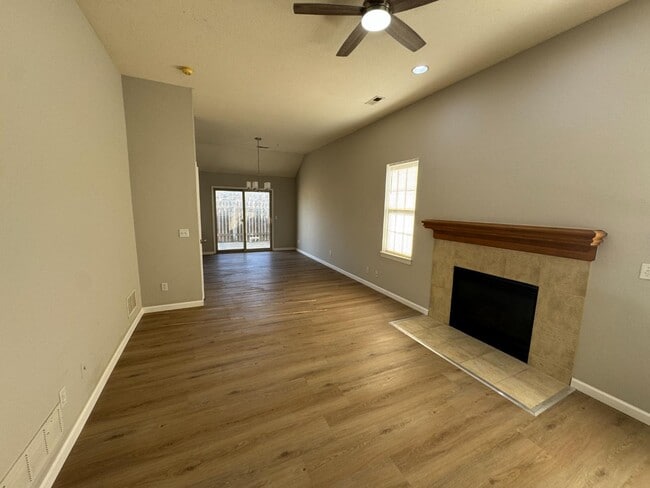 Photo - 410 Trent Ct