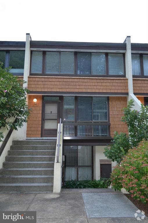 Building Photo - 2310 S Quincy St Rental