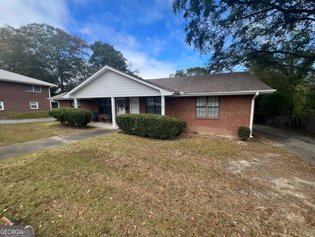 Building Photo - 982 Locust Dr NE