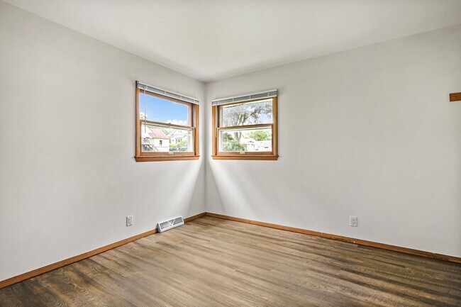 1424 E Main St, Watertown, WI 53094
