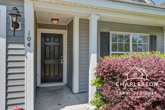 Photo - 104 Wildberry Ln