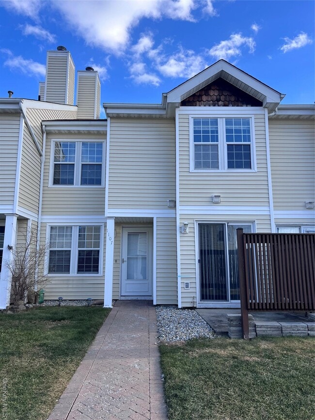 Building Photo - 1107 Whispering Hills Dr