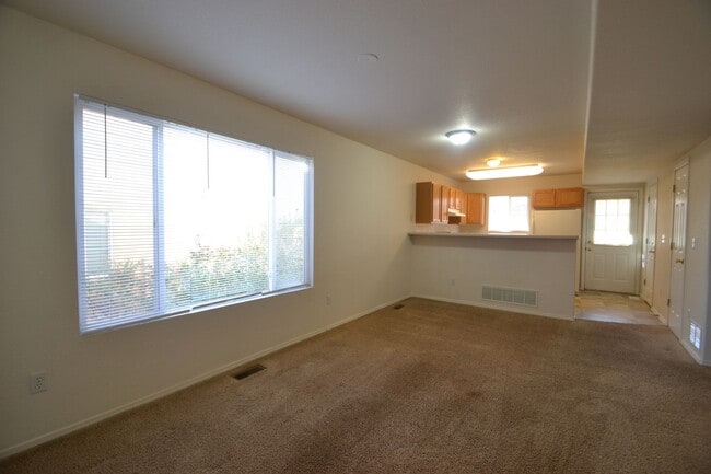 Photo - Corner 3 bed, 2.5 Bath Townhome in Distric...