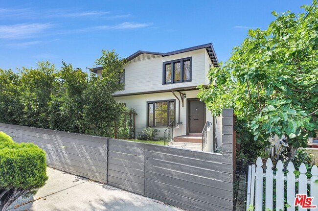 Building Photo - 1448 Calumet Ave