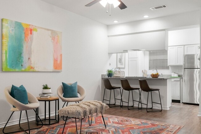 Photo - 1/1 Apartment Walking Distance to UT Unit 214