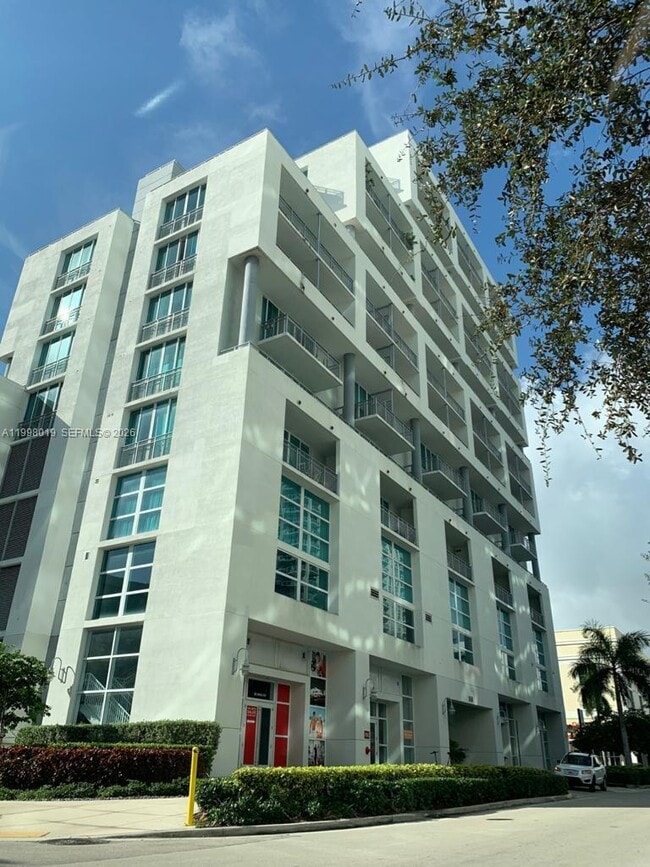 Building Photo - 350 NE 24th St Unit 609