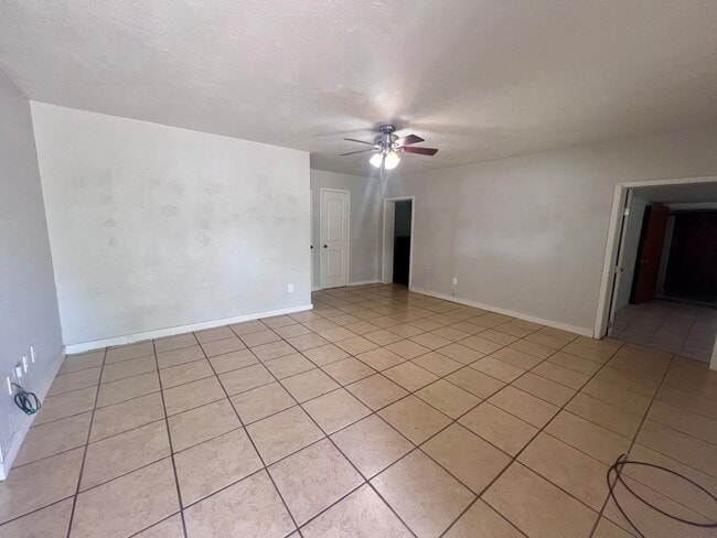 Photo - 515 SW 6th St