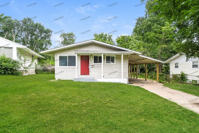Building Photo - 10250 Valley Dr