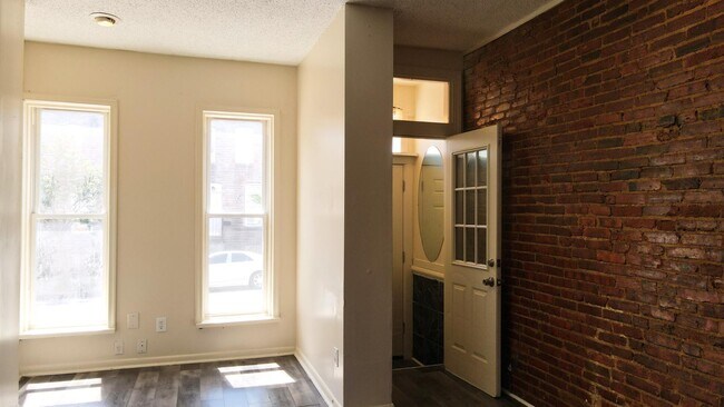 Photo - 2133 Division St