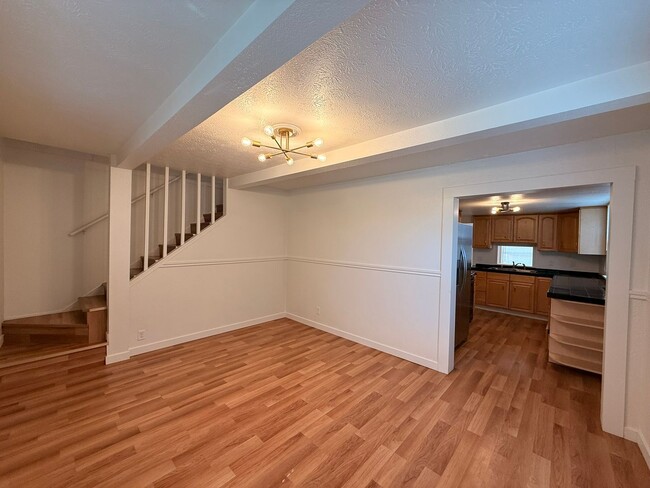 325 Santa Clara Ave