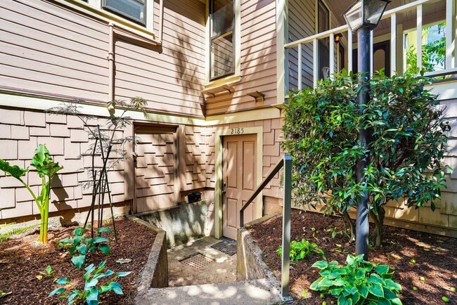 Building Photo - 22nd St Duplex - VPM295T-3 Unit 2