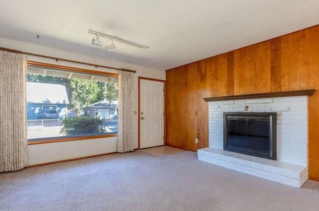 Photo - 5800 SE Willow St
