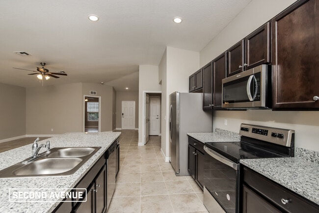 Photo - 401 Hallcrest St