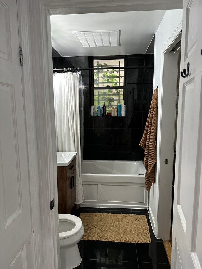 Photo - 712 W Wellington Ave Unit G