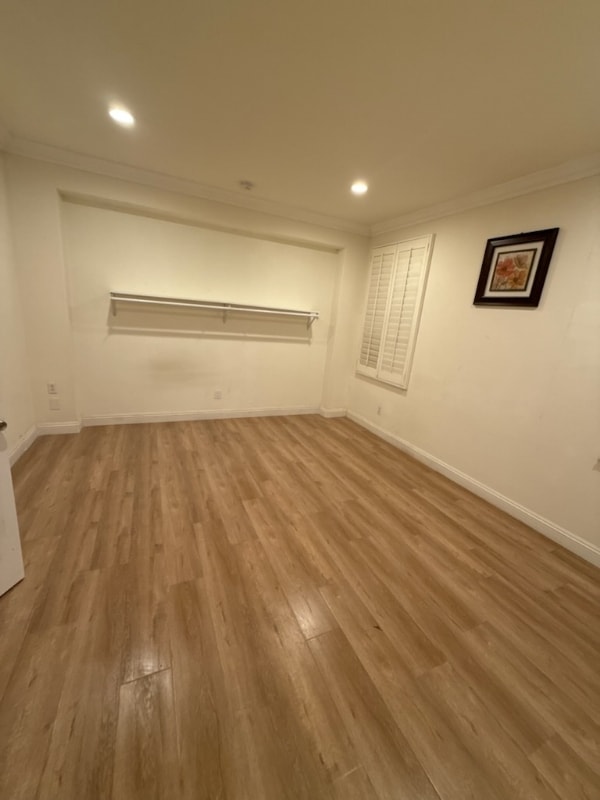 Building Photo - 14925 Shoreham St Rental