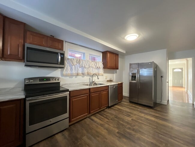 Photo - Large, well-maintained 4-bedroom, 1-bathroom row home