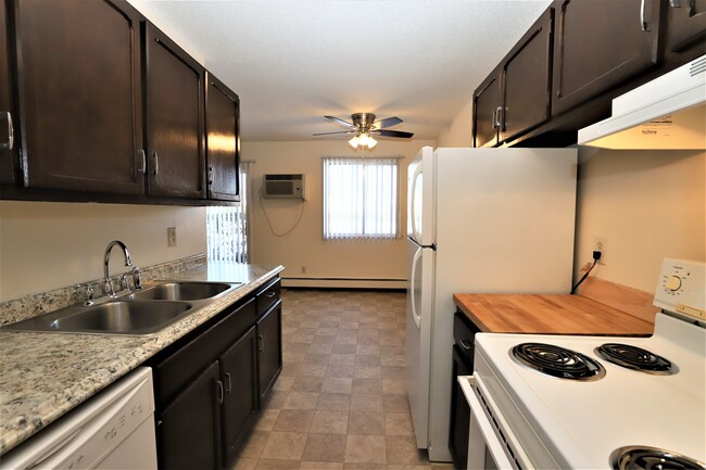 Photo - Cedar Court West Apartments