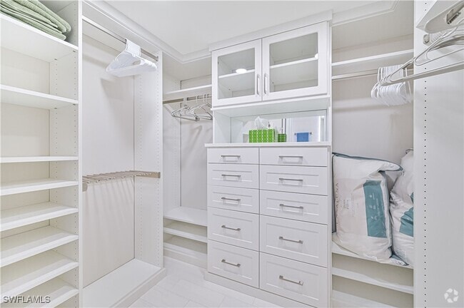 Building Photo - 26900 Wedgewood Dr Unit 201 Rental