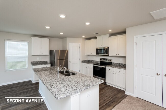 Photo - 340 Sundew Rd