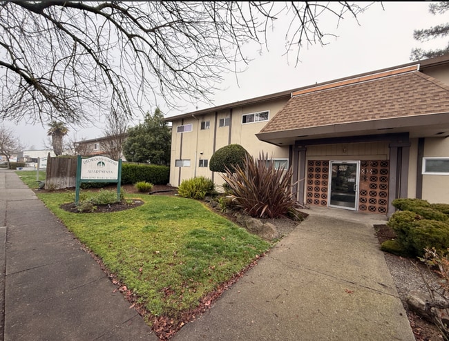 Building Photo - 2066 Mendocino Ave Unit 40