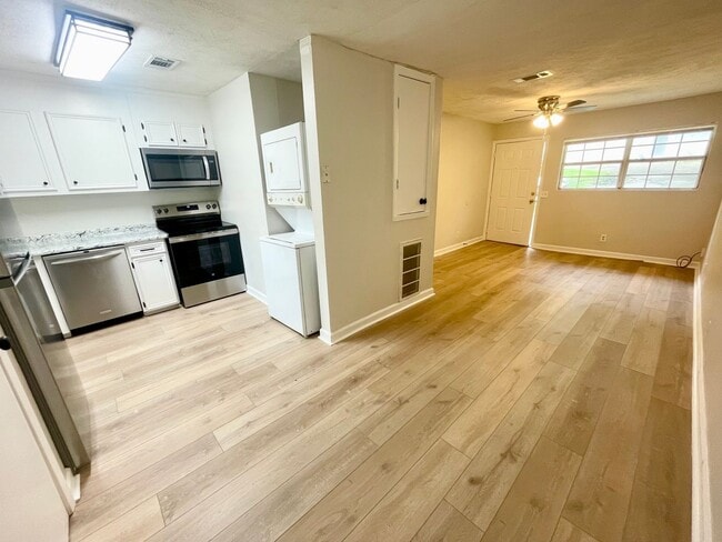 Photo - 1 Bedroom/1 Bath Duplex Unit Available for Rent in Brandon!
