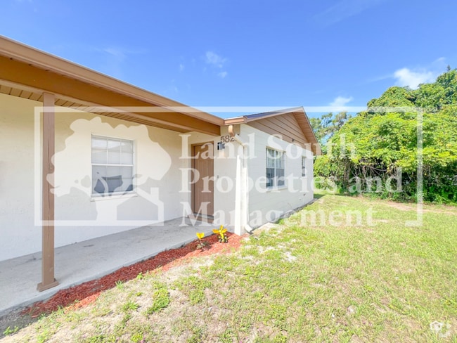 Building Photo - 5827 Charlton Dr Rental