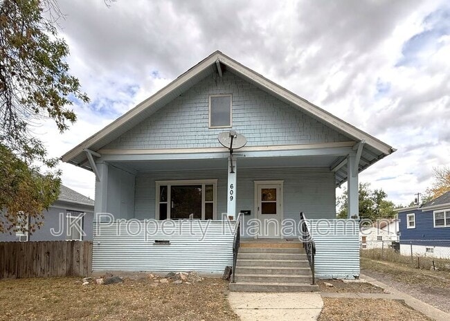 Building Photo - 609 6th Ave N