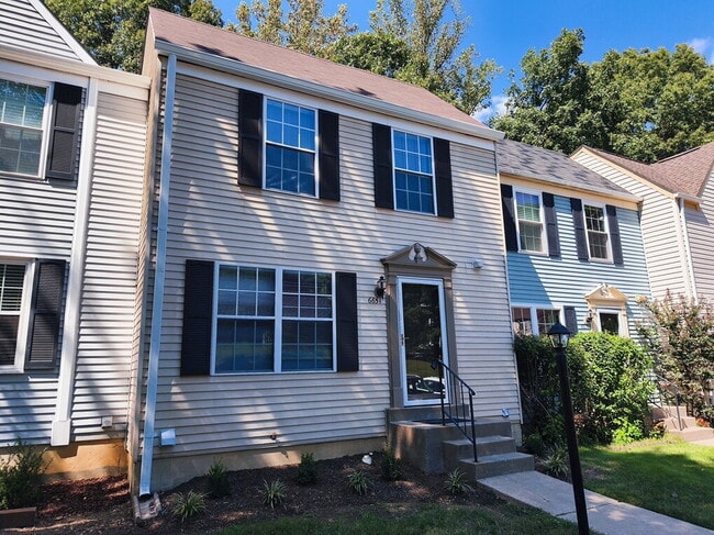 Building Photo - Spacious Alexandria Townhome in Convenient...