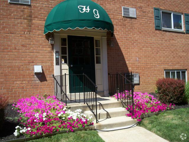 HOLLY GARDEN APARTMENTS - HOLLY GARDEN APARTMENTS