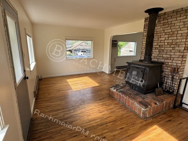 Photo - 3 bedroom 1 bath home with large yard
