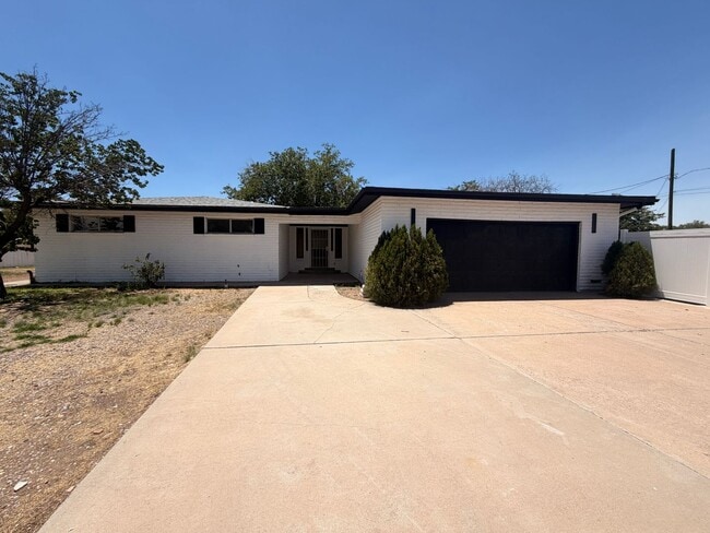 Building Photo - Beautifully Remodeled 4 Bedroom Home with Spacious Front Yard!