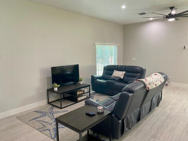 Photo - 3310 SW Savona Blvd